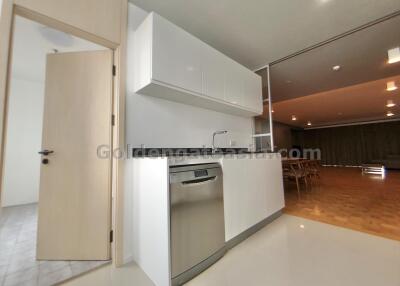 3 Bedrooms Fully Furnished Apartment with Big Balcony - Sukhumvit 39 (Phrom Phong)