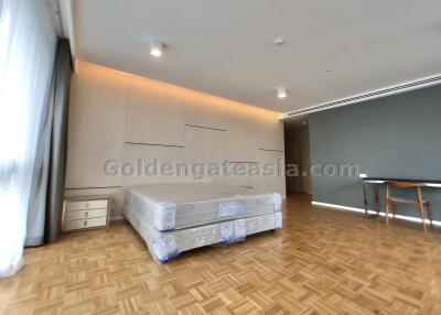 3 Bedrooms Fully Furnished Apartment with Big Balcony - Sukhumvit 39 (Phrom Phong)