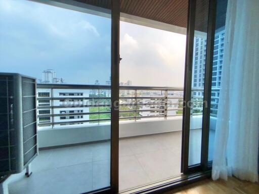 3 Bedrooms Fully Furnished Apartment with Big Balcony - Sukhumvit 39 (Phrom Phong)