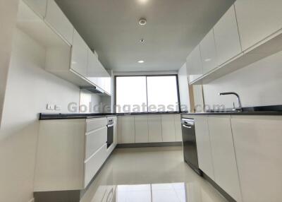 3 Bedrooms Fully Furnished Apartment with Big Balcony - Sukhumvit 39 (Phrom Phong)