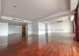 3 Bedrooms Condo with huge outdoor terrace - Sukhumvit 63 (Ekkamai)