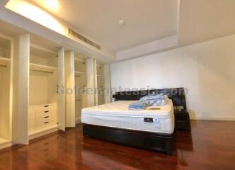 3 Bedrooms Condo with huge outdoor terrace - Sukhumvit 63 (Ekkamai)