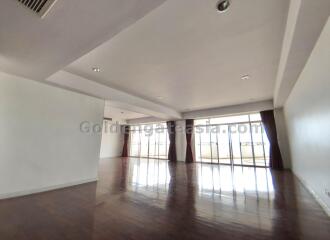 3 Bedrooms Condo with huge outdoor terrace - Sukhumvit 63 (Ekkamai)