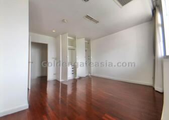 3 Bedrooms Condo with huge outdoor terrace - Sukhumvit 63 (Ekkamai)