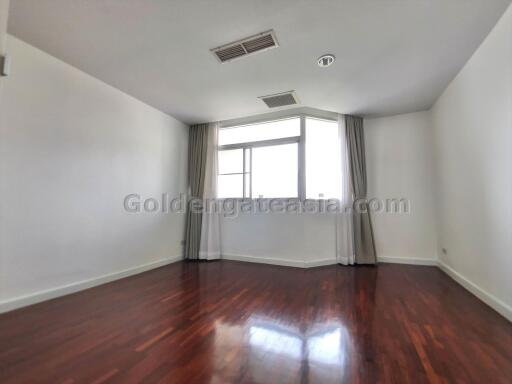 3 Bedrooms Condo with huge outdoor terrace - Sukhumvit 63 (Ekkamai)