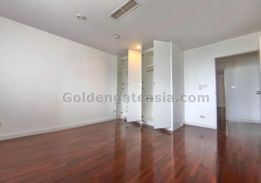 3 Bedrooms Condo with huge outdoor terrace - Sukhumvit 63 (Ekkamai)