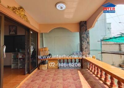 Covered terrace with sliding door and tiled floor