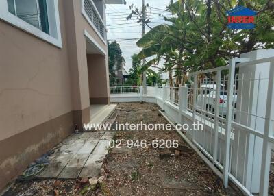 Outdoor area with fencing and driveway