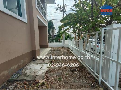 Outdoor area with fencing and driveway