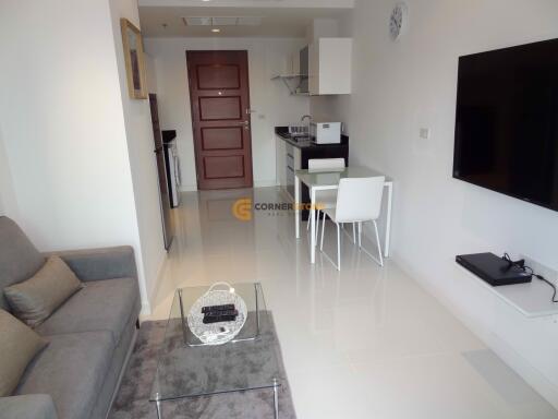 คอนโดนี้มี 1 ห้องนอน  อยู่ในโครงการ คอนโดมิเนียมชื่อ The Axis Condo Pattaya 