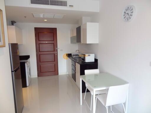 คอนโดนี้มี 1 ห้องนอน  อยู่ในโครงการ คอนโดมิเนียมชื่อ The Axis Condo Pattaya 