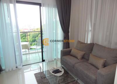 คอนโดนี้มี 1 ห้องนอน  อยู่ในโครงการ คอนโดมิเนียมชื่อ The Axis Condo Pattaya 