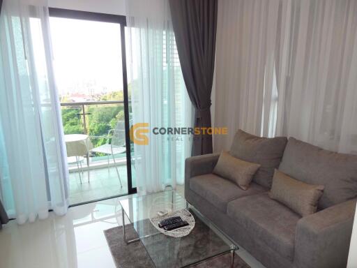 คอนโดนี้มี 1 ห้องนอน  อยู่ในโครงการ คอนโดมิเนียมชื่อ The Axis Condo Pattaya 