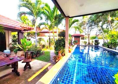 4-bedroom house with private pool