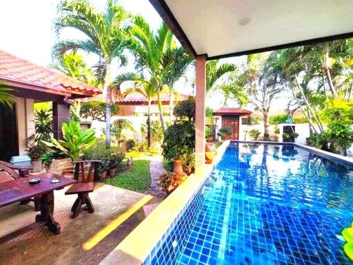 4-bedroom house with private pool