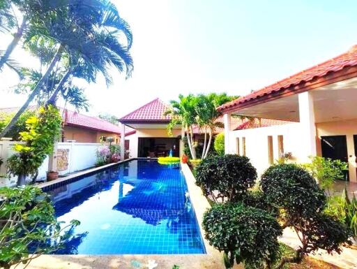 4-bedroom house with private pool