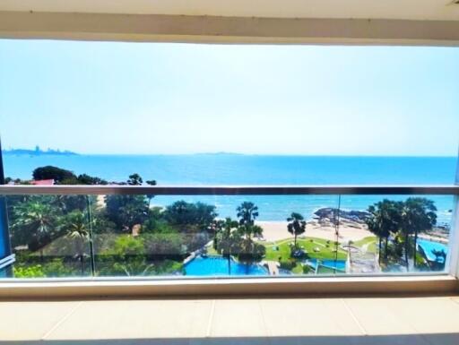 Beachfront 2-Bedroom Condo in Wongamat