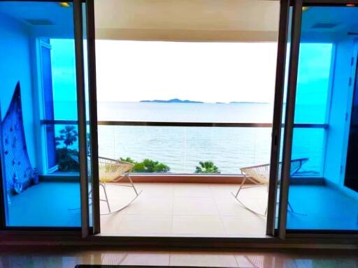 Beachfront 2-Bedroom Condo in Wongamat