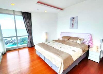 Beachfront 2-Bedroom Condo in Wongamat