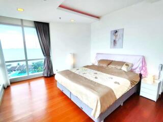 Beachfront 2-Bedroom Condo in Wongamat