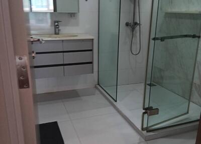 1-BR Condo at Hq Thonglor near BTS Thong Lor