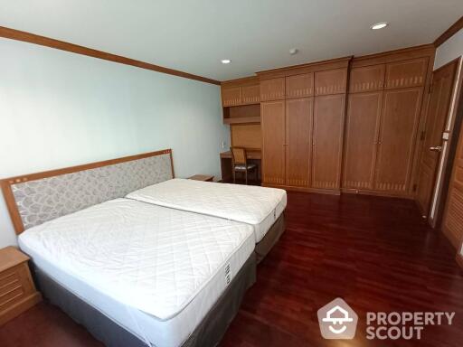 3-BR Condo at Newton Tower Condominium near BTS Nana