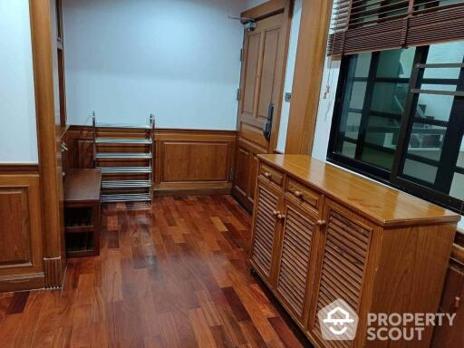 3-BR Apt. near MRT Phetchaburi