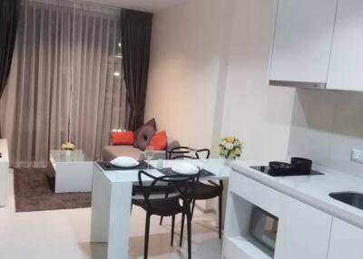 1-BR Condo at Rhythm Sukhumvit 42 near BTS Ekkamai