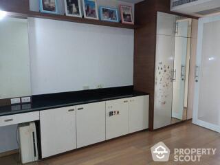 1-BR Condo at Noble Ambience Sarasin near BTS Ratchadamri