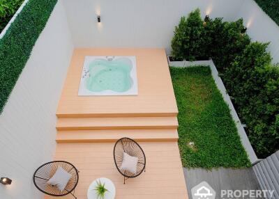 2-BR Townhouse near BTS Ekkamai