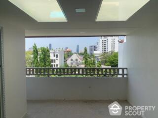 4-BR Townhouse near MRT Sukhumvit