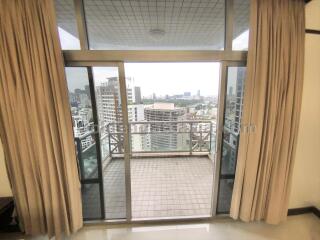 2 Bedrooms condo with big balcony - Wireless Road Phloenchit