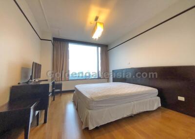 2 Bedrooms condo with big balcony - Wireless Road Phloenchit