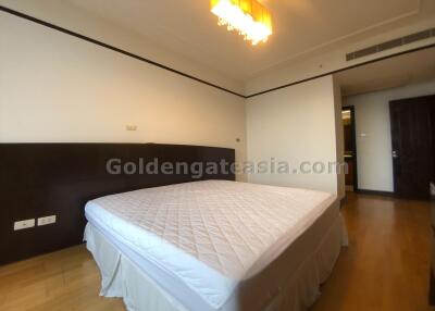 2 Bedrooms condo with big balcony - Wireless Road Phloenchit