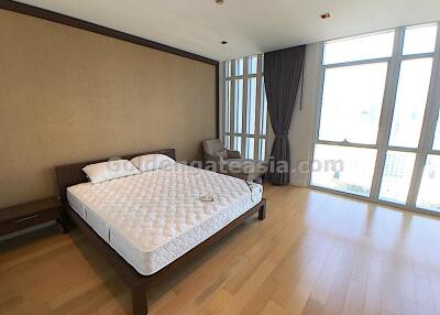 3 Bedrooms Condo at Athenee Residence - Wireless Road, Phloen Chit BTS