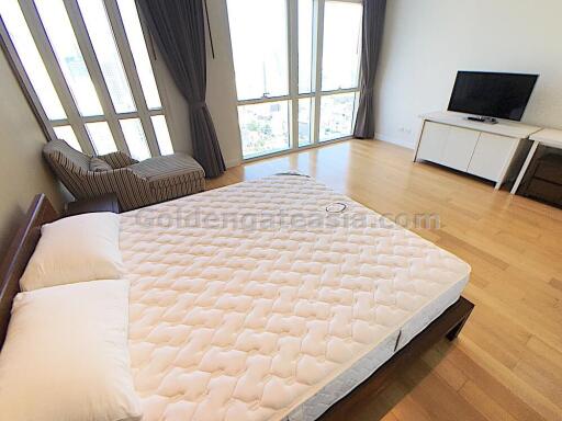 3 Bedrooms Condo at Athenee Residence - Wireless Road, Phloen Chit BTS