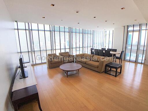 3 Bedrooms Condo at Athenee Residence - Wireless Road, Phloen Chit BTS