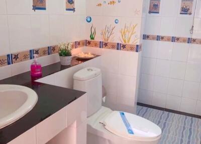 Bathroom with tropical fish decor