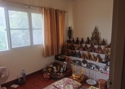 Bedroom with multiple Buddha statues