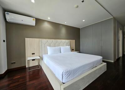 Modern bedroom with double bed, air conditioning, and built-in wardrobes