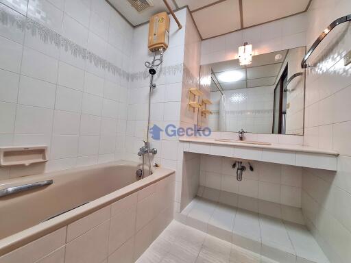 3 Bedrooms Condo in Grand Condotel Jomtien C011671