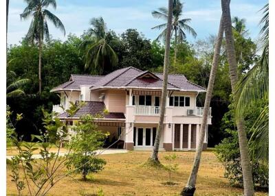 Big beautiful single House in large piece of Land 2-3-10 Rai in Khanom