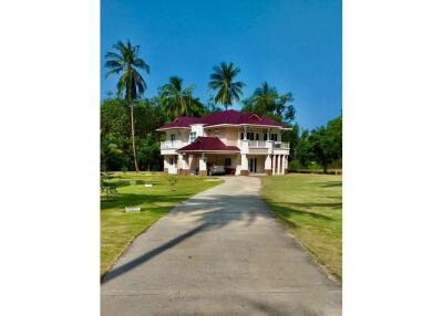 Big beautiful single House in large piece of Land 2-3-10 Rai in Khanom