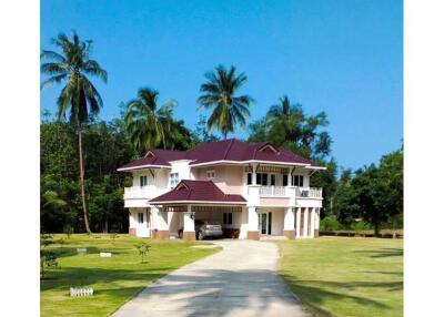 Big beautiful single House in large piece of Land 2-3-10 Rai in Khanom