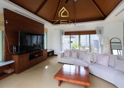 3-Bedrooms Luxury Villa in Choeng Thale For Rent