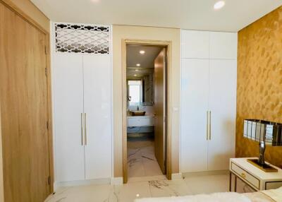 Modern Bedroom with En-suite Bathroom