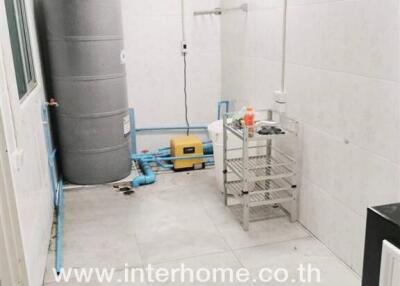 Utility room with water tank and tools
