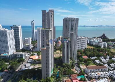 1 Bedroom Condo in The Riviera Wong Amat Beach Wongamat C011676