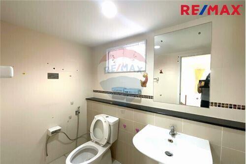 169 Sqm., 3 Beds Townhouse listed for ฿ 4,100,000.