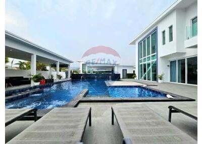 Great Luxury Pool Villa, 5 Bed 7 Bath in Hua Hin - Cha Am For Sale